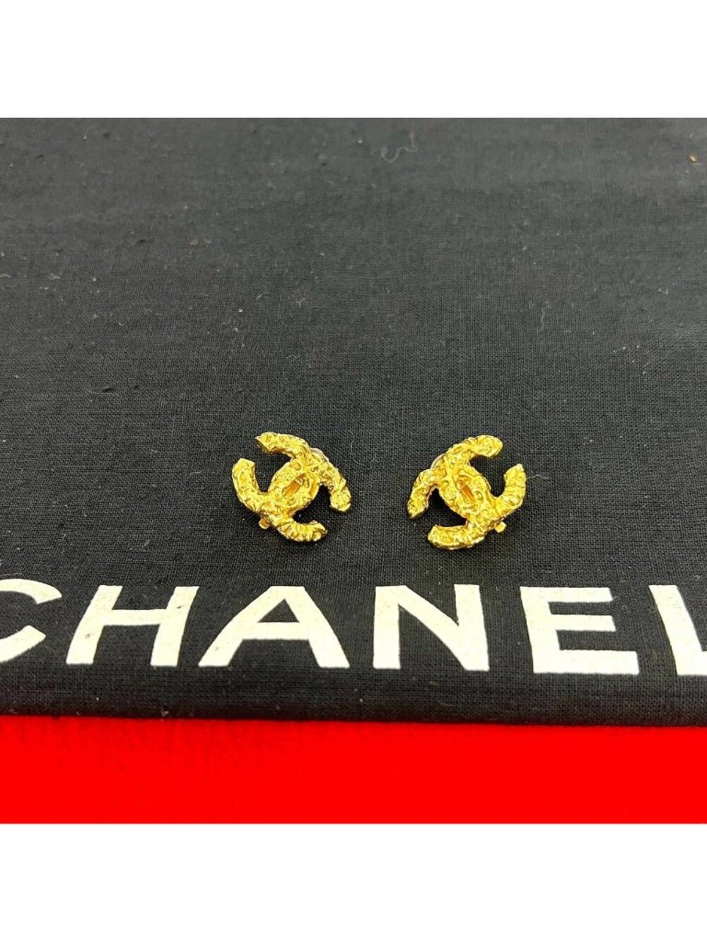 Chanel With Rice 93A Vintage CC Logo Lava Motif Earrings Gold